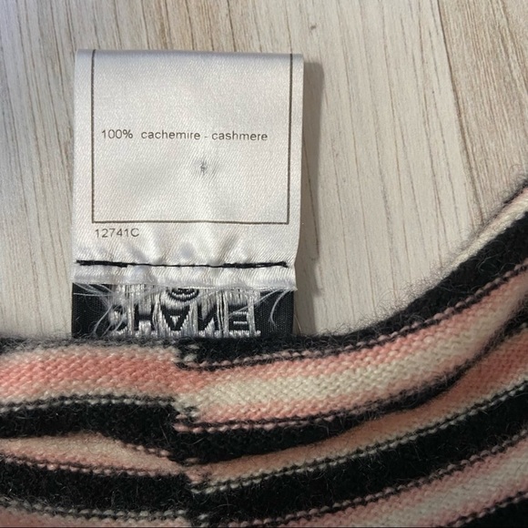 ❌SOLD❌ Authentic Chanel Cashmere Top Size FR 40 - Picture 5 of 10